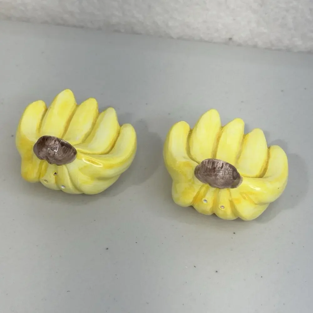 VTG Yellow Ceramic Bunches Of Bananas Fruit Shaped Salt & Pepper Shaker Set MCM